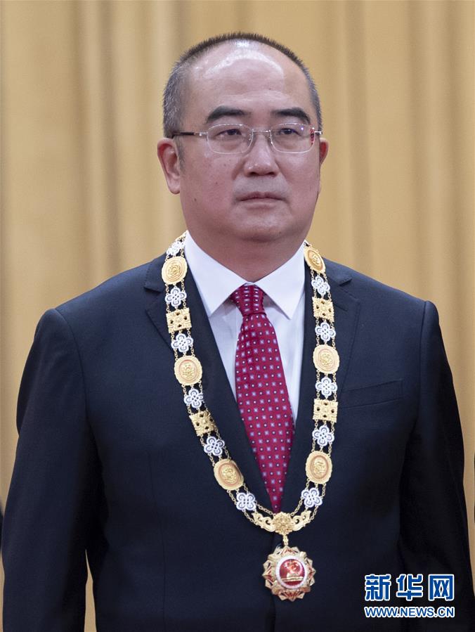 （抗疫先進(jìn)事跡&middot;圖文互動）（1）張定宇：疫情&ldquo;暴風(fēng)眼&rdquo;里，&ldquo;漸凍&rdquo;之軀與時(shí)間賽跑