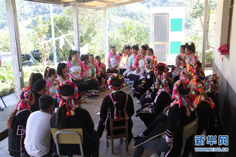 （五中全會精神在基層&middot;圖文互動）（5）天津、福建、廣東、云南等地創(chuàng)新形式讓黨的十九屆五中全會精神&ldquo;飛入尋常百姓家&rdquo;