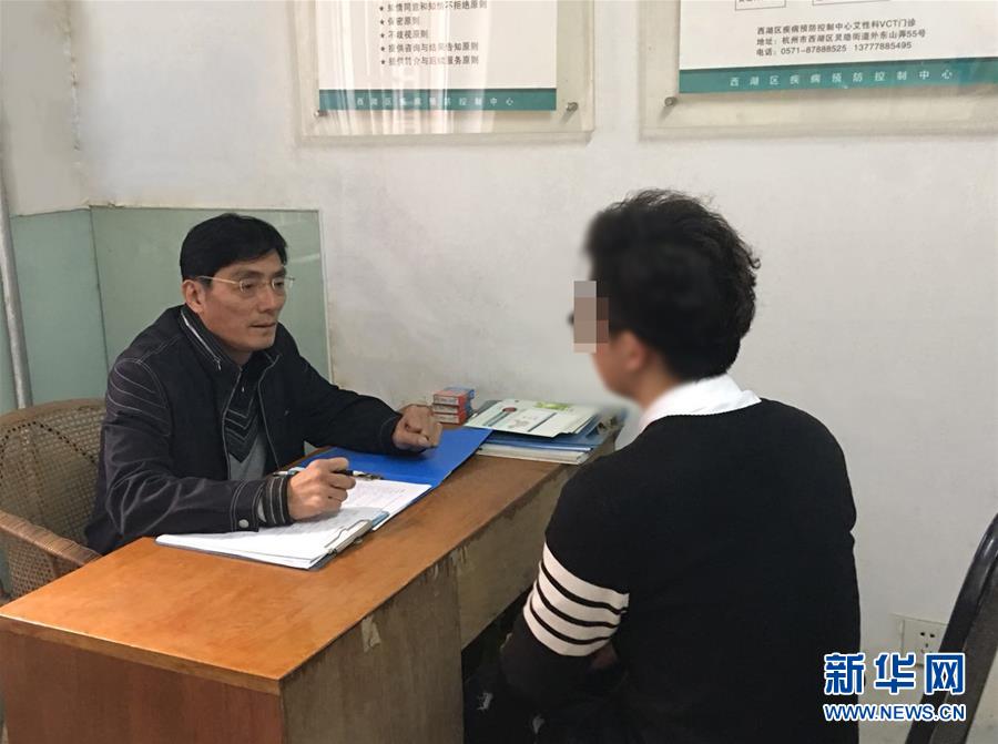 (新華全媒頭條·圖文互動(dòng))(2)不放棄每一位病患——抗艾一線工作者群像掃描