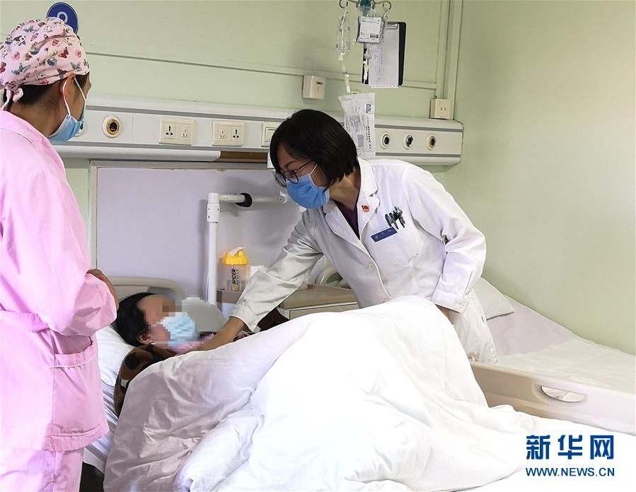 (新華全媒頭條·圖文互動(dòng))(3)不放棄每一位病患——抗艾一線工作者群像掃描