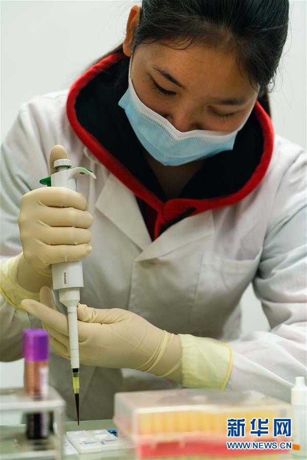 (新華全媒頭條·圖文互動(dòng))(6)不放棄每一位病患——抗艾一線工作者群像掃描