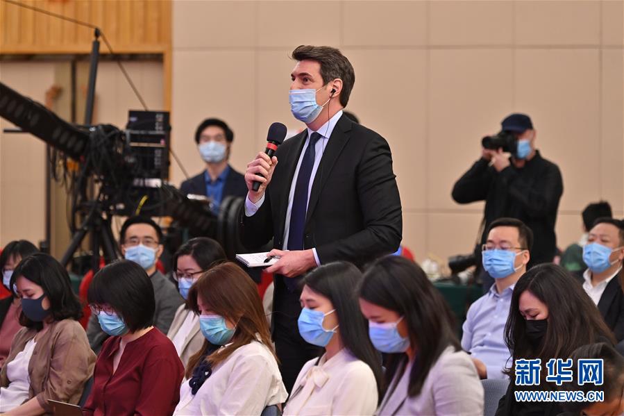 （兩會(huì)&middot;XHDW）（13）國(guó)務(wù)委員兼外交部長(zhǎng)王毅回答中外記者提問(wèn)