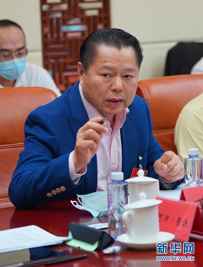 （兩會&middot;熱點畫報）（6）代表委員建言統(tǒng)籌做好經(jīng)濟(jì)社會發(fā)展工作