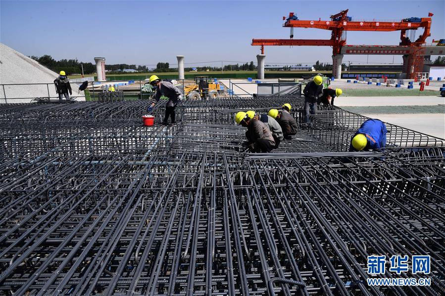 （兩會&middot;熱點畫報）（17）代表委員建言統(tǒng)籌做好經(jīng)濟社會發(fā)展工作