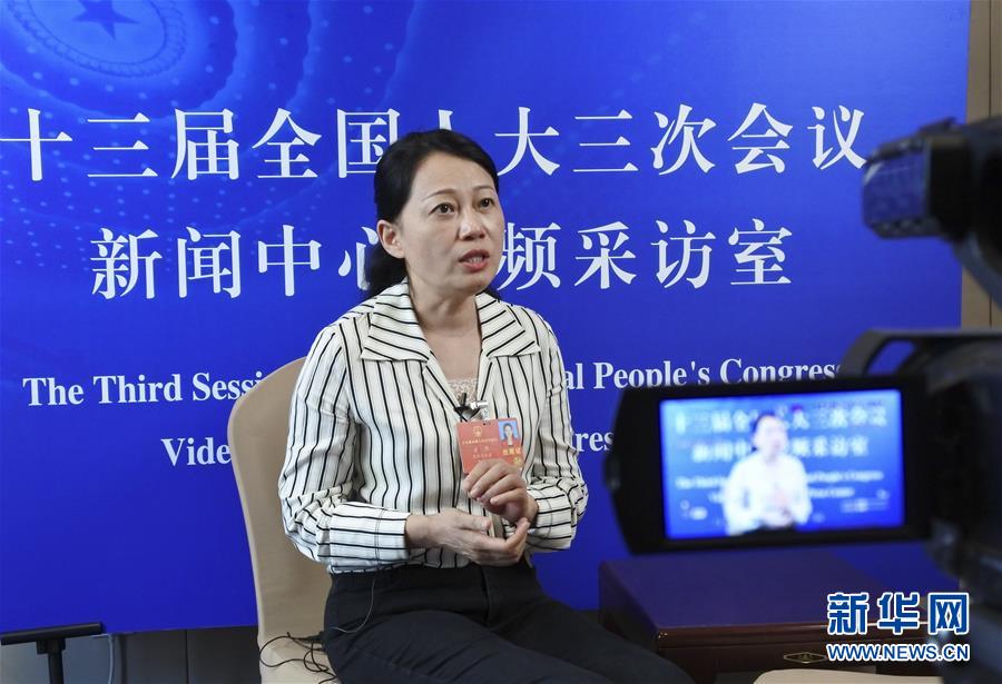 （兩會&middot;熱點(diǎn)畫報）（2）代表委員聚焦民法典草案