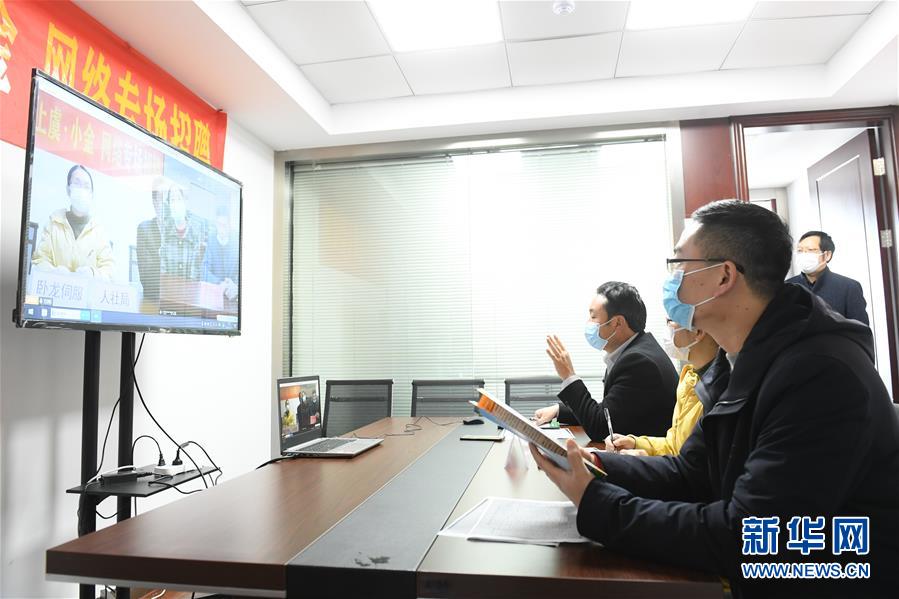 （新華全媒頭條&middot;圖文互動(dòng)）（18）從人民中汲取磅礴力量&mdash;&mdash;習(xí)近平總書記同出席2020年全國(guó)兩會(huì)人大代表、政協(xié)委員共商國(guó)是紀(jì)實(shí)