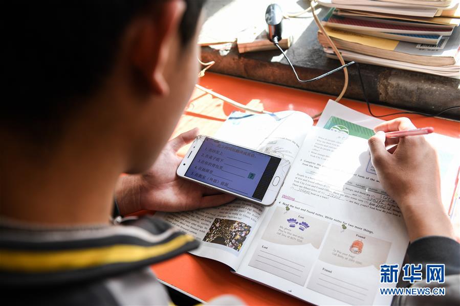 （新華全媒頭條&middot;圖文互動(dòng)）（21）從人民中汲取磅礴力量&mdash;&mdash;習(xí)近平總書記同出席2020年全國(guó)兩會(huì)人大代表、政協(xié)委員共商國(guó)是紀(jì)實(shí)