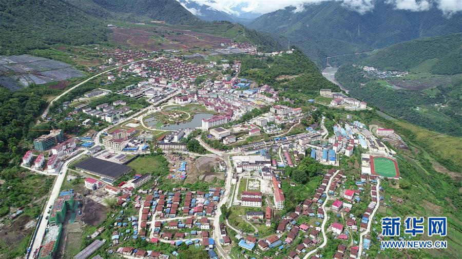 （兩會前夕看落實&middot;圖文互動）（1）格?；ㄩ_ 幸福路寬&mdash;&mdash;西藏落實習近平總書記全國兩會重要講話精神紀實