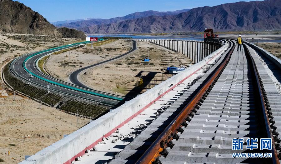 （兩會前夕看落實&middot;圖文互動）（3）格桑花開 幸福路寬&mdash;&mdash;西藏落實習近平總書記全國兩會重要講話精神紀實