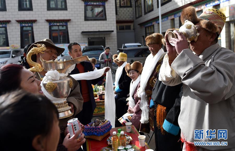 （兩會前夕看落實&middot;圖文互動）（4）格?；ㄩ_ 幸福路寬&mdash;&mdash;西藏落實習近平總書記全國兩會重要講話精神紀實