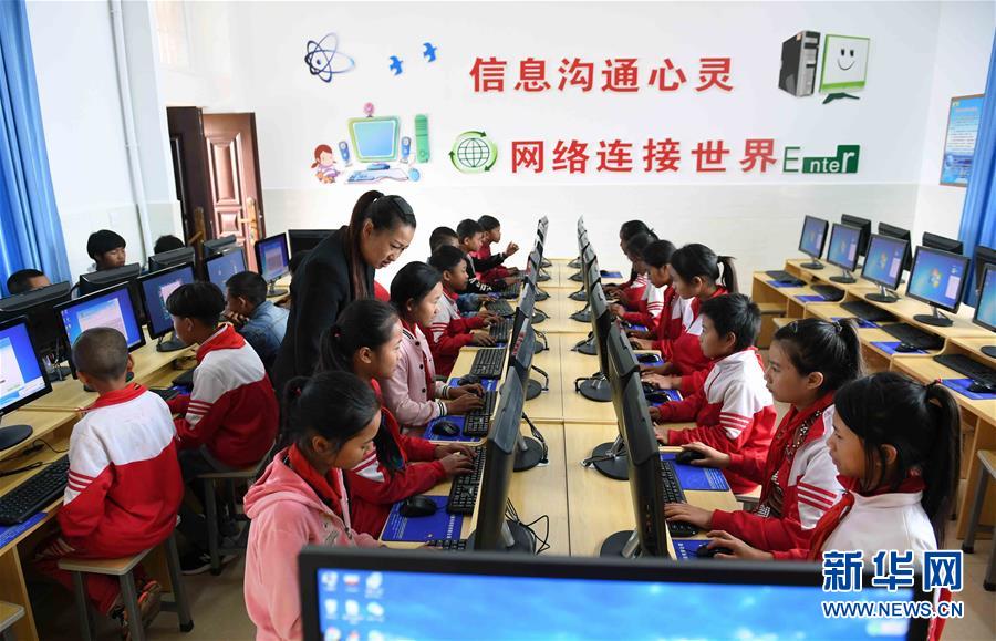 （新華全媒頭條&middot;圖文互動）（8）上下同心再出發(fā)&mdash;&mdash;習(xí)近平總書記同出席2019年全國兩會人大代表、政協(xié)委員共商國是紀(jì)實