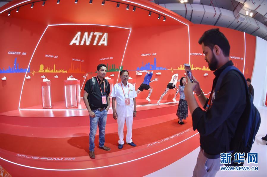 （新華全媒頭條&middot;圖文互動）（9）上下同心再出發(fā)&mdash;&mdash;習(xí)近平總書記同出席2019年全國兩會人大代表、政協(xié)委員共商國是紀(jì)實