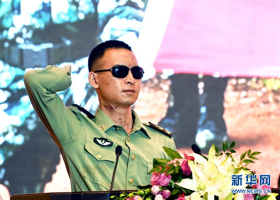 （軍事）（2）杜富國同志先進(jìn)事跡報告會在京舉行