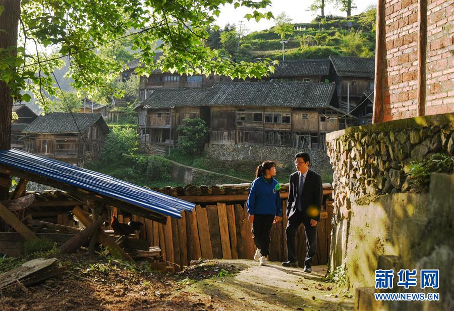 （新華全媒頭條&middot;圖文互動）（8）凝心鑄師魂　立德育新人&mdash;&mdash;以習(xí)近平同志為核心的黨中央關(guān)心教師隊伍建設(shè)紀(jì)實