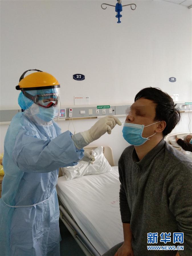 (在習(xí)近平新時代中國特色社會主義思想指引下——新時代新作為新篇章·習(xí)近平總書記關(guān)切事·圖文互動)(1)口罩擋不住你的美——戰(zhàn)“疫”一線巾幗掠影