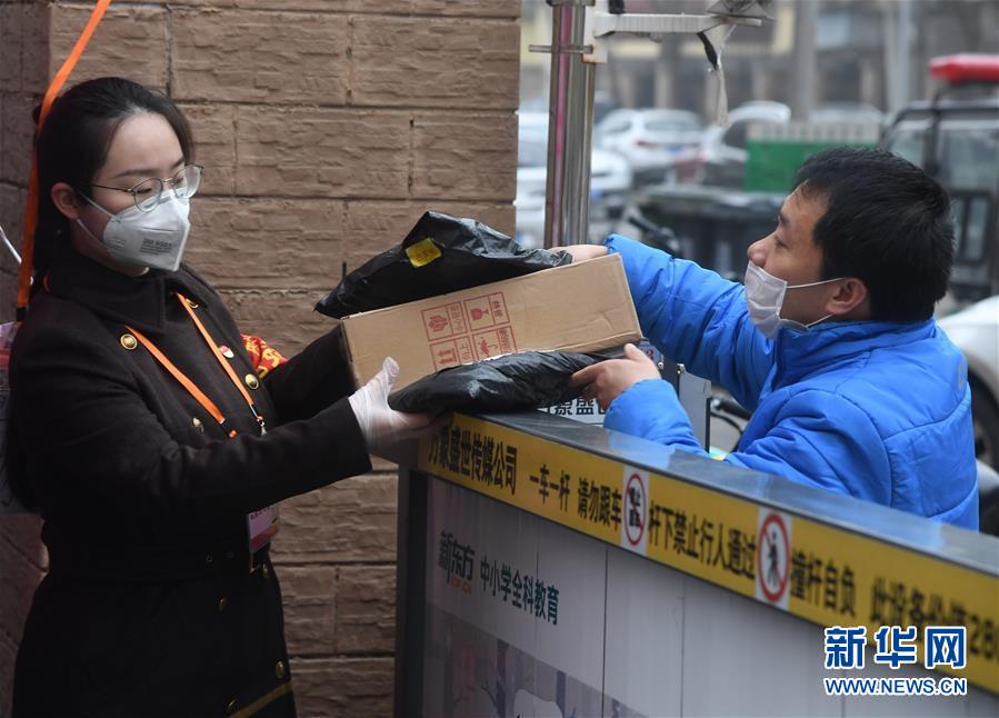 （習(xí)近平致敬的戰(zhàn)&ldquo;疫&rdquo;英雄&middot;社區(qū)工作者篇&middot;圖文互動）（3）他們，堅守一線戰(zhàn)風(fēng)雨