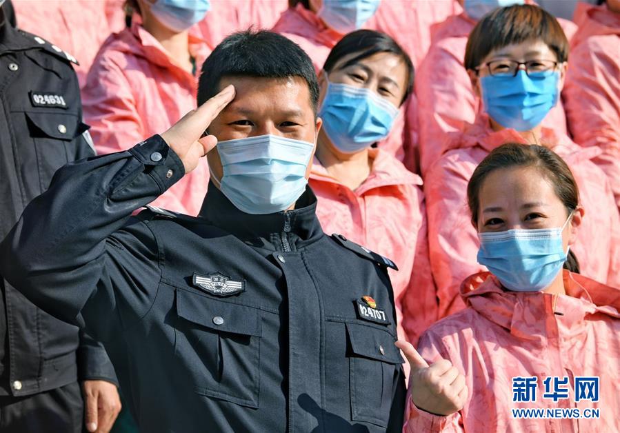 （習(xí)近平致敬的戰(zhàn)&ldquo;疫&rdquo;英雄&middot;公安干警篇&middot;圖文互動）（1）他們，抗疫一線鑄警魂