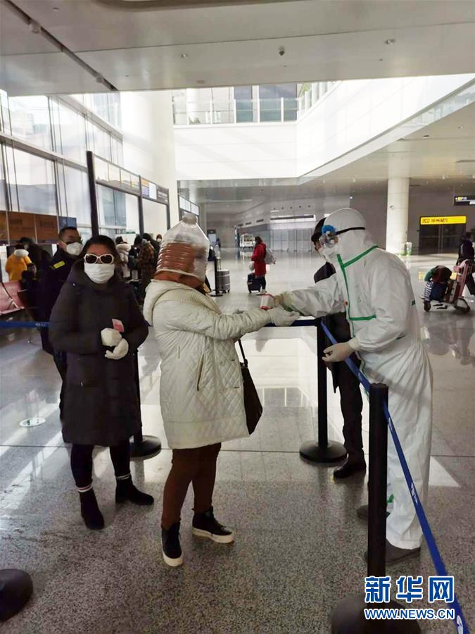 （習(xí)近平致敬的戰(zhàn)&ldquo;疫&rdquo;英雄&middot;志愿者篇&middot;圖文互動(dòng)）（8）他們，微光成炬照征程