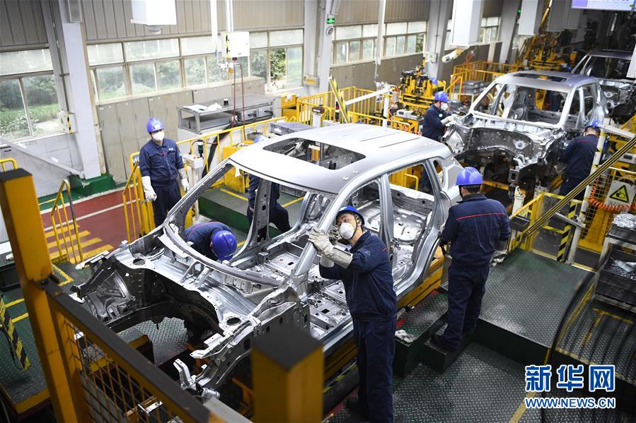 （在習近平新時代中國特色社會主義思想指引下&mdash;&mdash;新時代新作為新篇章&middot;習近平總書記關(guān)切事&middot;圖文互動）（2）化&ldquo;危&rdquo;為&ldquo;機&rdquo;　念好&ldquo;新&rdquo;字訣&mdash;&mdash;各地產(chǎn)業(yè)發(fā)展&ldquo;新&rdquo;動向掃描