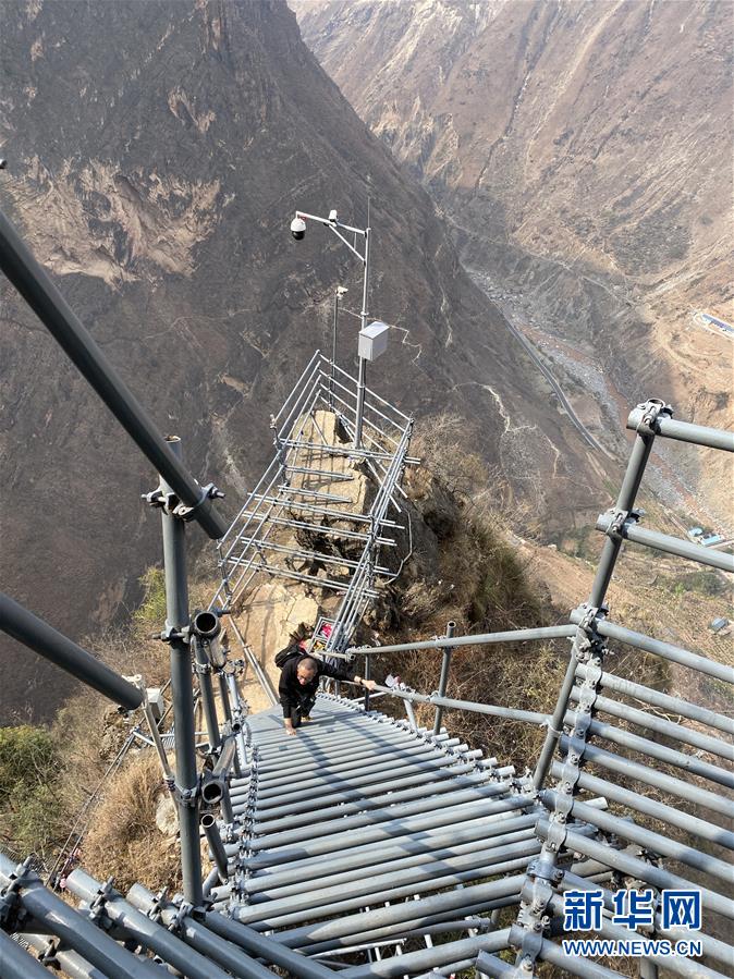 (在習(xí)近平新時(shí)代中國特色社會主義思想指引下——新時(shí)代新作為新篇章·習(xí)近平總書記關(guān)切事·圖文互動(dòng))(2)啃下最后的硬骨頭——脫貧攻堅(jiān)掛牌督戰(zhàn)進(jìn)行時(shí)