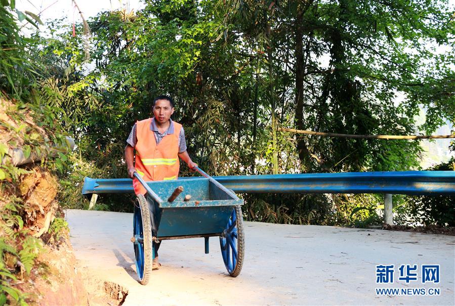 (在習(xí)近平新時(shí)代中國特色社會主義思想指引下——新時(shí)代新作為新篇章·習(xí)近平總書記關(guān)切事·圖文互動(dòng))(10)啃下最后的硬骨頭——脫貧攻堅(jiān)掛牌督戰(zhàn)進(jìn)行時(shí)
