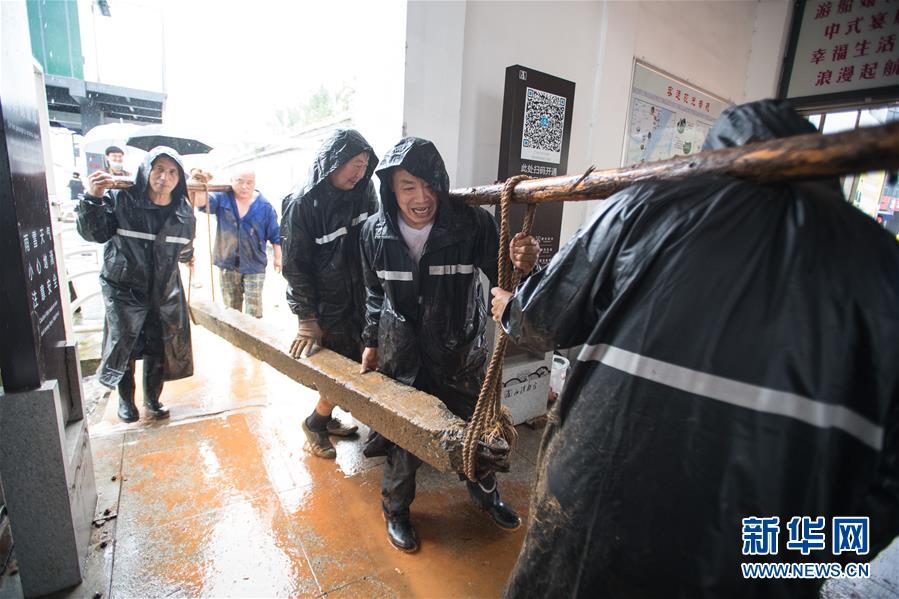 （在習(xí)近平新時(shí)代中國(guó)特色社會(huì)主義思想指引下&mdash;&mdash;新時(shí)代新作為新篇章&middot;習(xí)近平總書(shū)記關(guān)切事&middot;圖文互動(dòng)）（4）戰(zhàn)疫魔,斗洪魔&mdash;&mdash;湖北全力應(yīng)對(duì)防疫、防汛疊加&ldquo;雙考&rdquo;