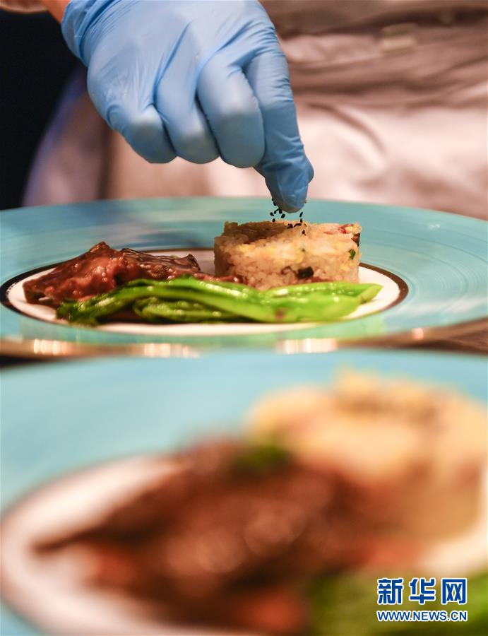（在習(xí)近平新時(shí)代中國特色社會主義思想指引下&mdash;&mdash;新時(shí)代新作為新篇章&middot;習(xí)近平總書記關(guān)切事&middot;圖文互動）（5）珍惜盤中餐，狠剎浪費(fèi)風(fēng)&mdash;&mdash;各地積極行動堅(jiān)決制止餐飲浪費(fèi)