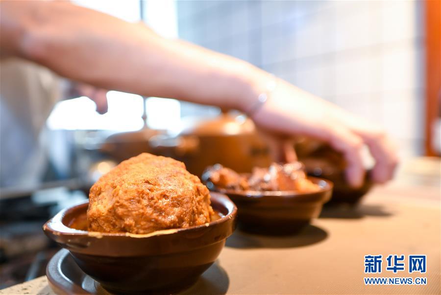 （在習(xí)近平新時(shí)代中國特色社會主義思想指引下&mdash;&mdash;新時(shí)代新作為新篇章&middot;習(xí)近平總書記關(guān)切事&middot;圖文互動）（7）珍惜盤中餐，狠剎浪費(fèi)風(fēng)&mdash;&mdash;各地積極行動堅(jiān)決制止餐飲浪費(fèi)