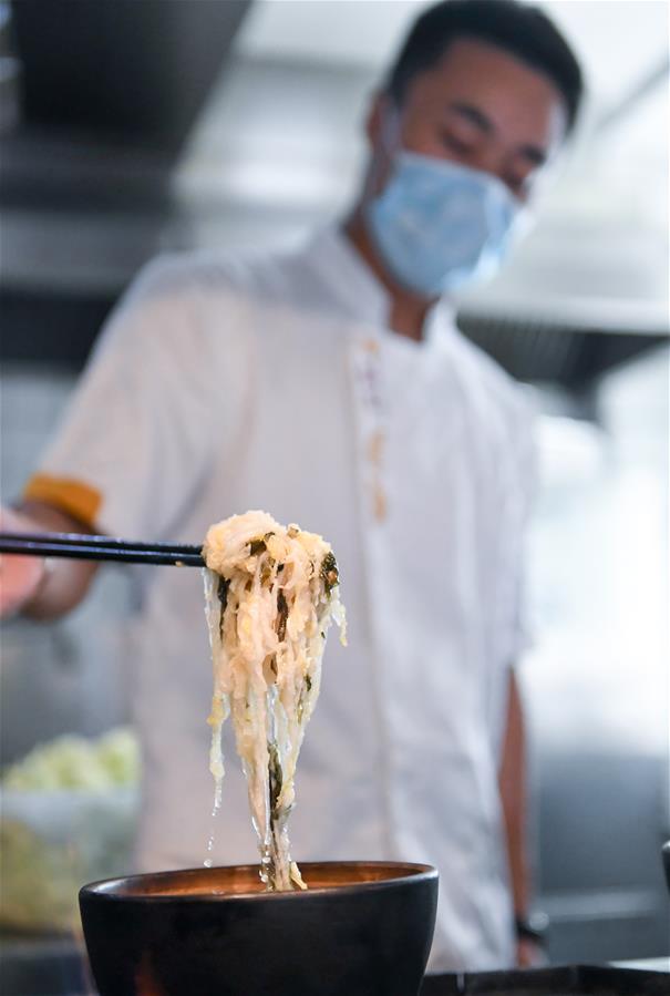 （在習(xí)近平新時代中國特色社會主義思想指引下&mdash;&mdash;新時代新作為新篇章&middot;習(xí)近平總書記關(guān)切事&middot;圖文互動）（1）讓&ldquo;舌尖上的節(jié)約&rdquo;成為習(xí)慣&mdash;&mdash;全社會營造浪費可恥、節(jié)約為榮的氛圍掃描