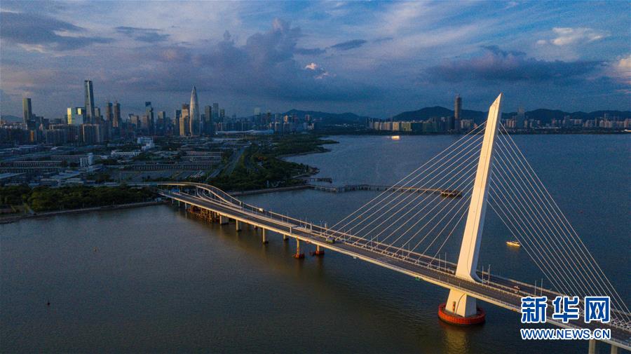 (在習(xí)近平新時(shí)代中國特色社會(huì)主義思想指引下——新時(shí)代新作為新篇章·習(xí)近平總書記關(guān)切事·圖文互動(dòng))(1)我家大門常打開——經(jīng)濟(jì)特區(qū)全方位對(duì)外開放故事