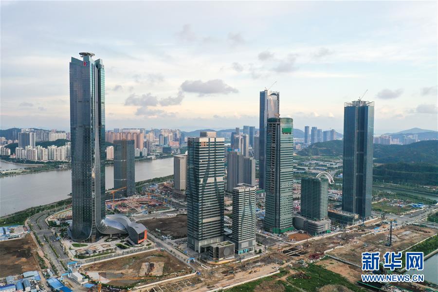 (在習(xí)近平新時(shí)代中國特色社會(huì)主義思想指引下——新時(shí)代新作為新篇章·習(xí)近平總書記關(guān)切事·圖文互動(dòng))(13)我家大門常打開——經(jīng)濟(jì)特區(qū)全方位對(duì)外開放故事