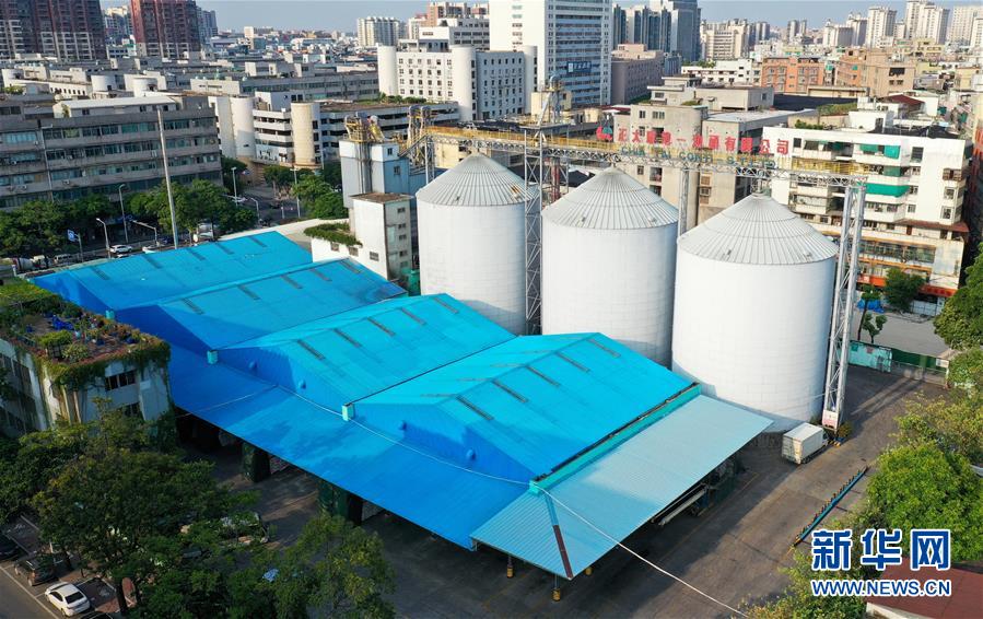 (在習(xí)近平新時(shí)代中國特色社會(huì)主義思想指引下——新時(shí)代新作為新篇章·習(xí)近平總書記關(guān)切事·圖文互動(dòng))(14)我家大門常打開——經(jīng)濟(jì)特區(qū)全方位對(duì)外開放故事