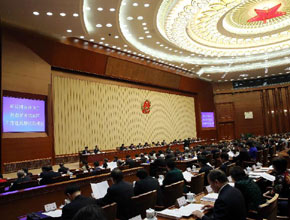 張德江出席全國人大常委會(huì)第十四次會(huì)議二次全會(huì)
