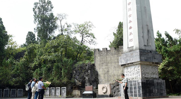 新華社大型主題網(wǎng)絡(luò)直播欄目《紅色追尋》走進(jìn)廣西、貴州