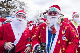 &ldquo;圣誕老人&rdquo;來(lái)賽跑