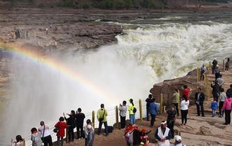 &ldquo;清流飛瀑&rdquo;引客來(lái)