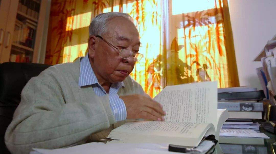 高擎信仰之炬&mdash;&mdash;追記東北師范大學(xué)榮譽教授鄭德榮