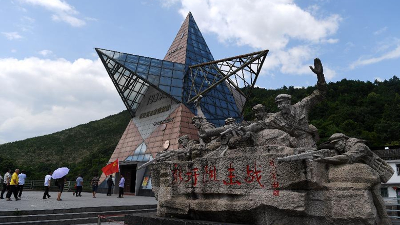 永遠的紅飄帶&mdash;&mdash;從革命長征路到發(fā)展新征程