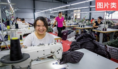 殘疾人黃菲菲在扶貧車(chē)間的脫貧故事