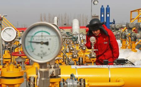 這個春節(jié)，他們留在工地和單位過年