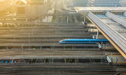 在沒有路的地方，中國探出一條條新路