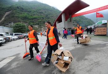 默默奉獻(xiàn)的安置點衛(wèi)生守護(hù)者