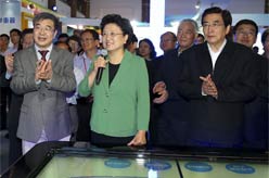 劉延?xùn)|、郭金龍參加2016年全國科技活動(dòng)周活動(dòng)