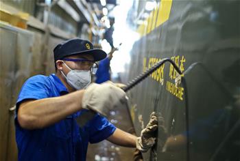 高溫下的列車(chē)&ldquo;美容師&rdquo;