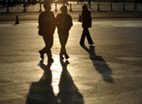 大會閉幕，廣場上來的最早的還是新聞記者