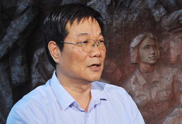 我們把黨的政治優(yōu)勢和現(xiàn)代企業(yè)制度優(yōu)勢結合起來，建立完善決策、執(zhí)行、監(jiān)督三個體系。