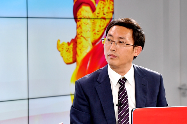 繼往是為了開來，那么開什么來？我們的未來是什么？我們現(xiàn)在站在什么歷史方位上？往哪里去走？