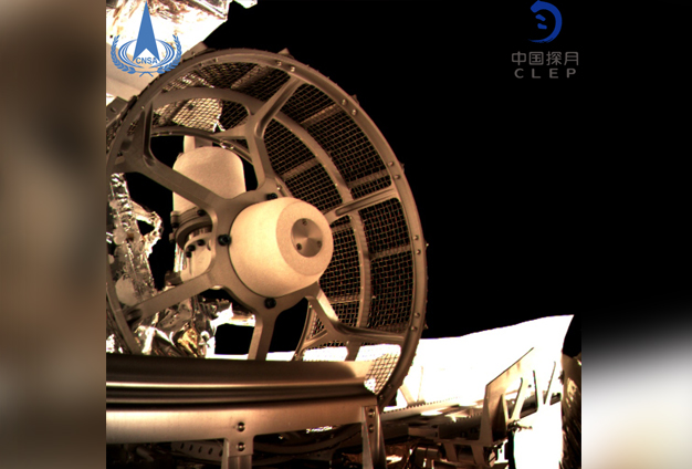 有古老的巖石，地形略微平坦一點