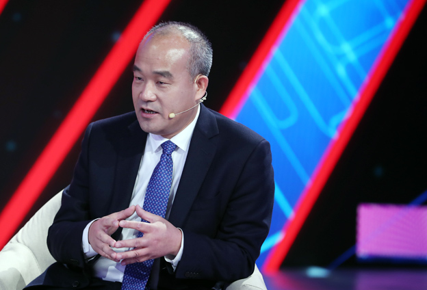 年輕人要有遠大理想，要了解到科技的核心要素所在，專心，靜下心來打好基礎(chǔ)。