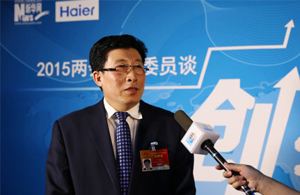 &ldquo;面對這種新型的、農(nóng)業(yè)轉(zhuǎn)型的項(xiàng)目，政府各級部門也都在研究怎么落實(shí)，還有很多細(xì)節(jié)上的問題。&rdquo;